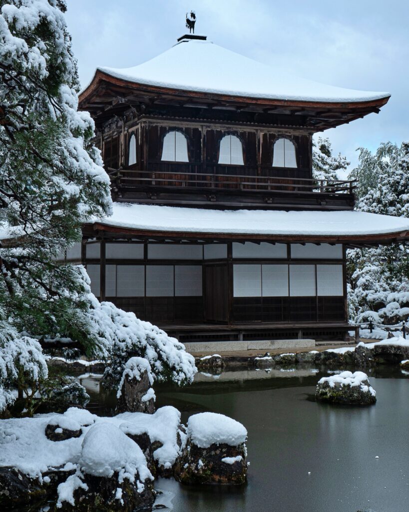 雪の銀閣寺　銀閣