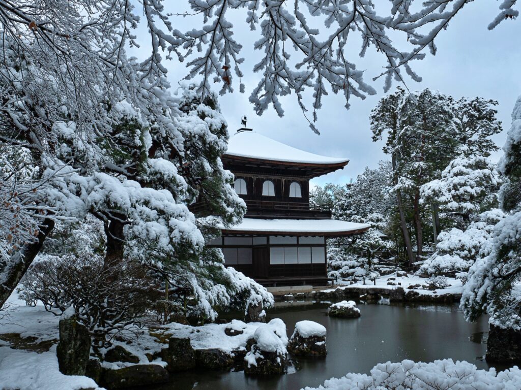 雪の銀閣寺　銀閣
